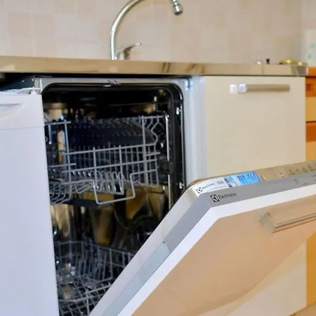 Quiet Retreat In Pineda Villa *