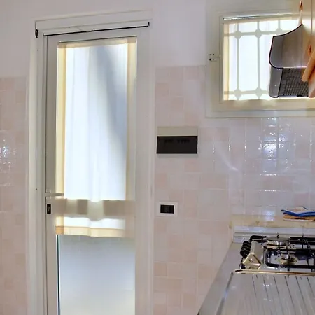 Quiet Retreat In Pineda Villa *