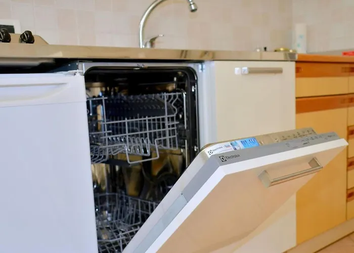 Quiet Retreat In Pineda Villa *