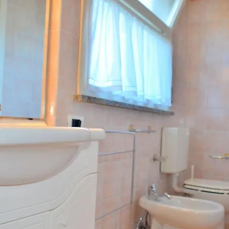 Homely Flat For 5, In A Area In