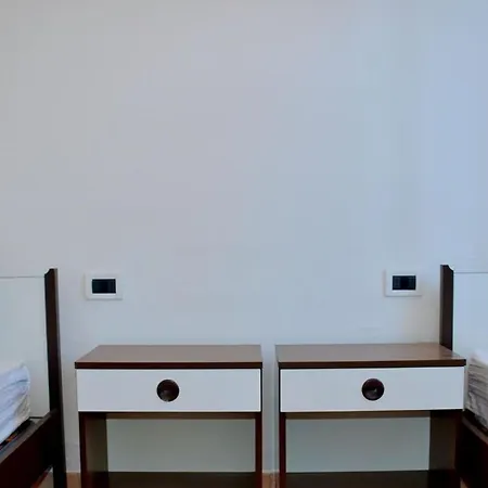 Homely Flat For 5 In A Area In