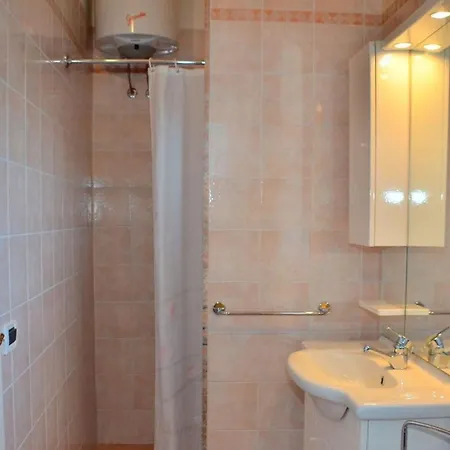 Apartment Homely Flat For 5, In A Area In *