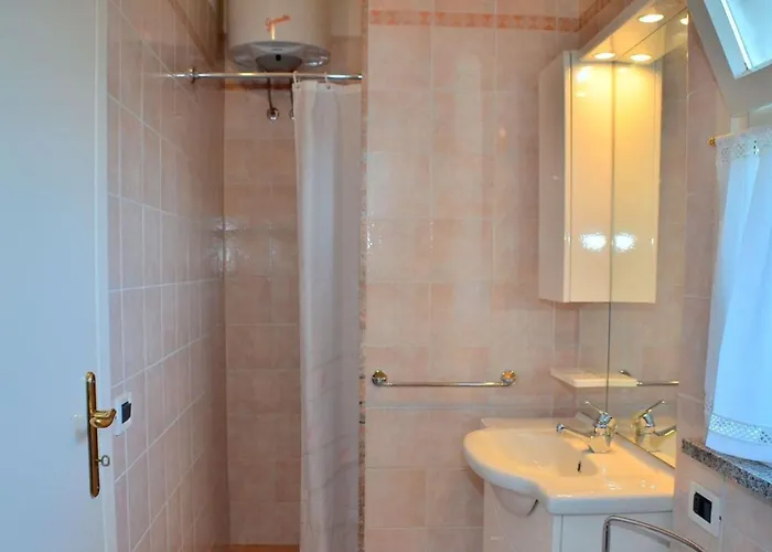 Villa Quiet Retreat In Pineda *